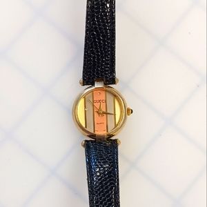 Vintage Gucci womans watch croc leather band.